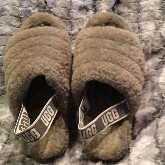 UGG Shoes - Womens’s Ugg fuzzy slide slippers